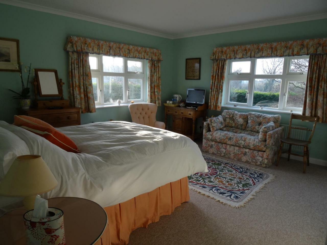 The Newnham White House Bed & Breakfast Baldock Bagian luar foto