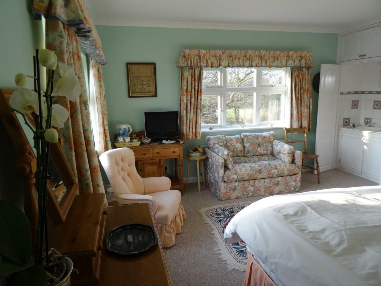 The Newnham White House Bed & Breakfast Baldock Bagian luar foto