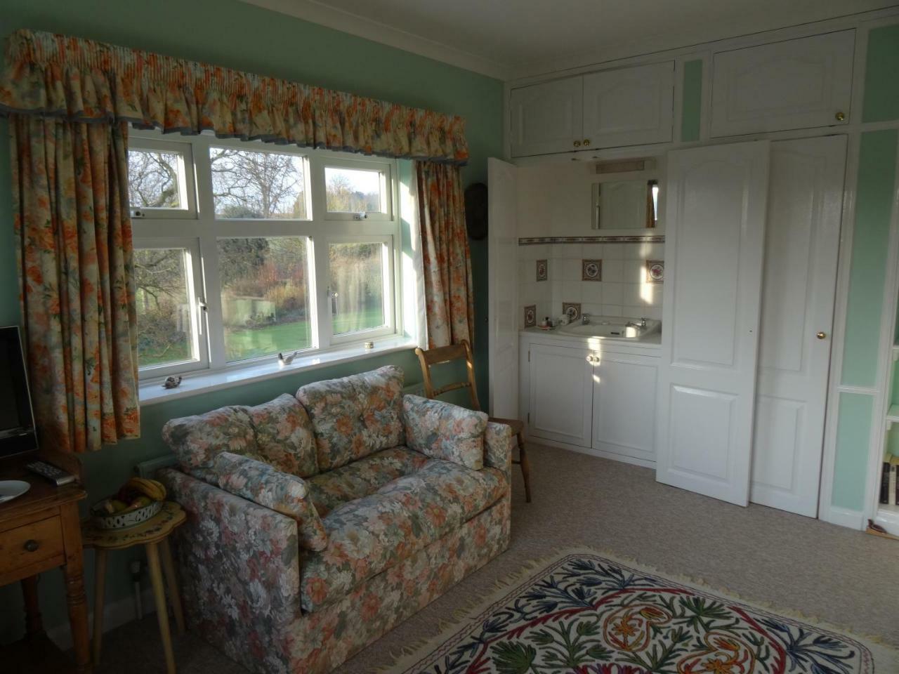 The Newnham White House Bed & Breakfast Baldock Bagian luar foto