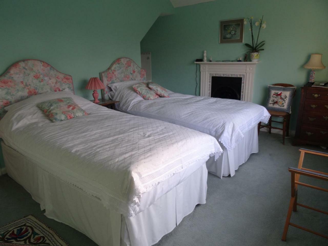 The Newnham White House Bed & Breakfast Baldock Bagian luar foto