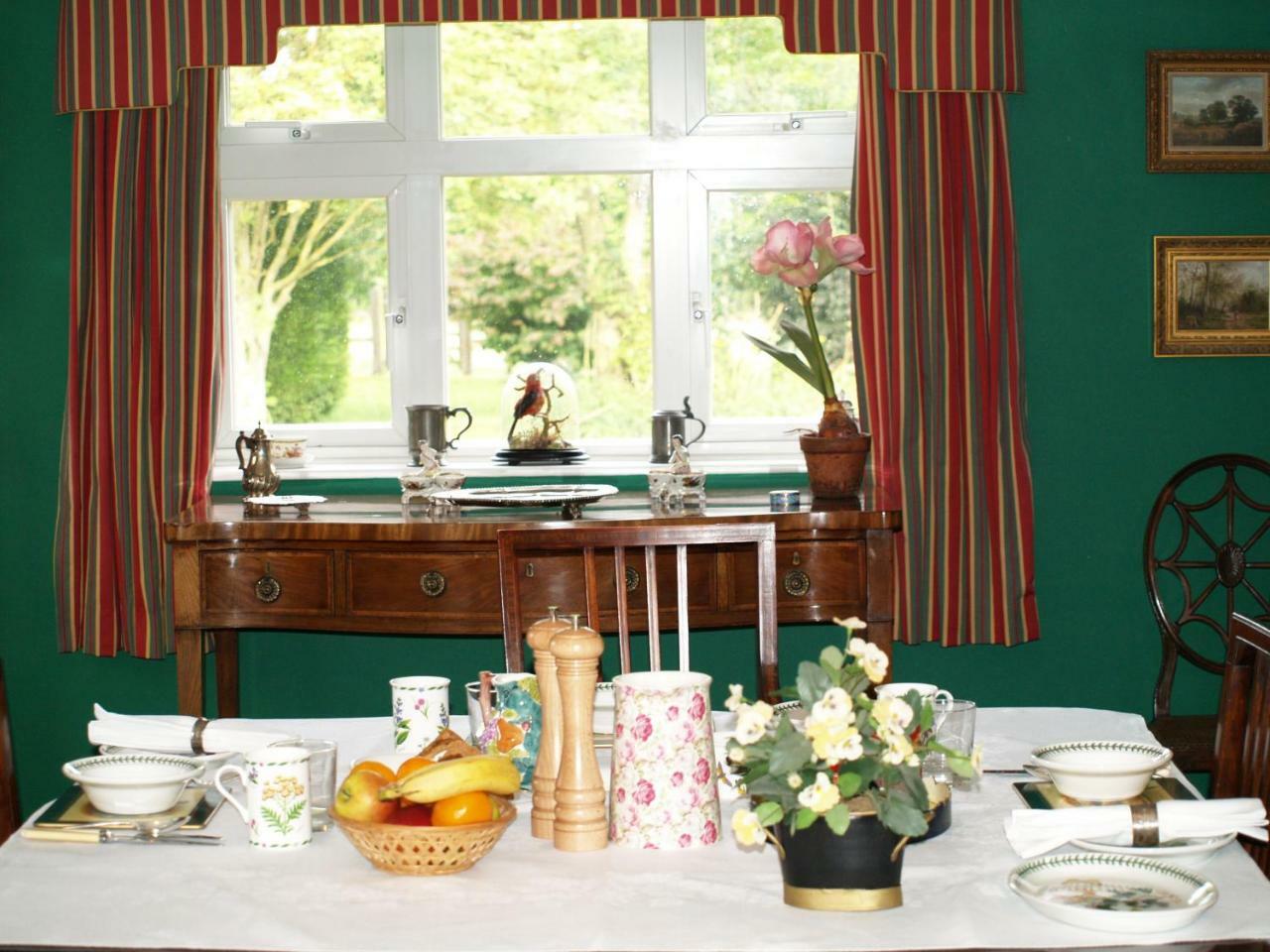 The Newnham White House Bed & Breakfast Baldock Bagian luar foto